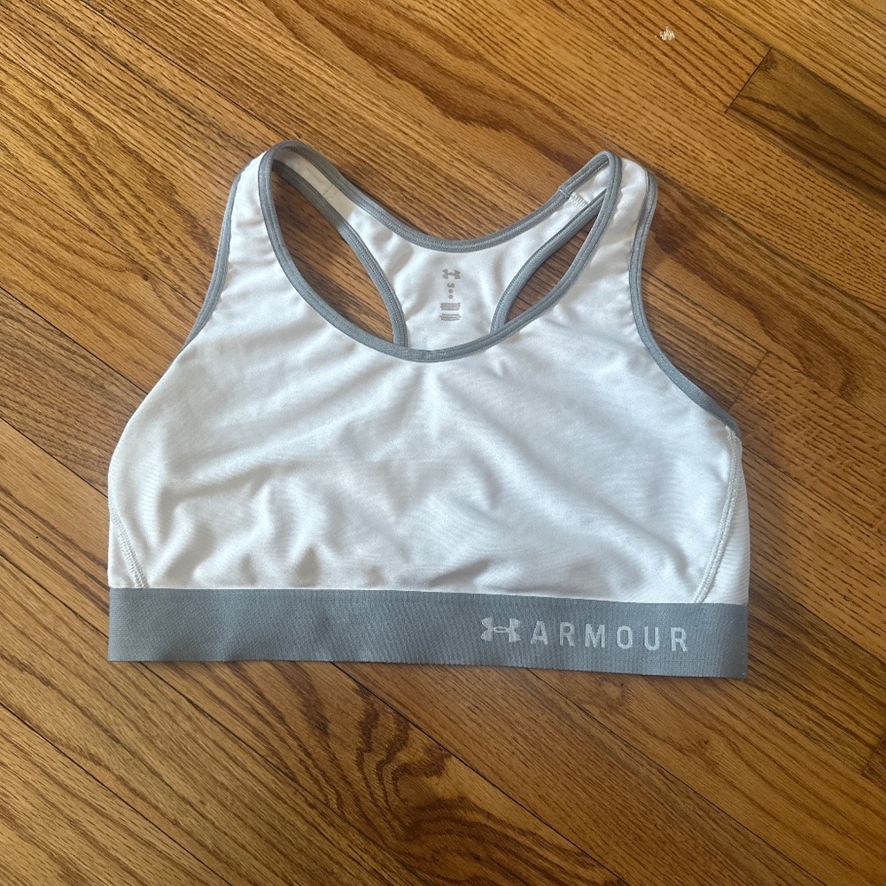 White under armour sports bra
